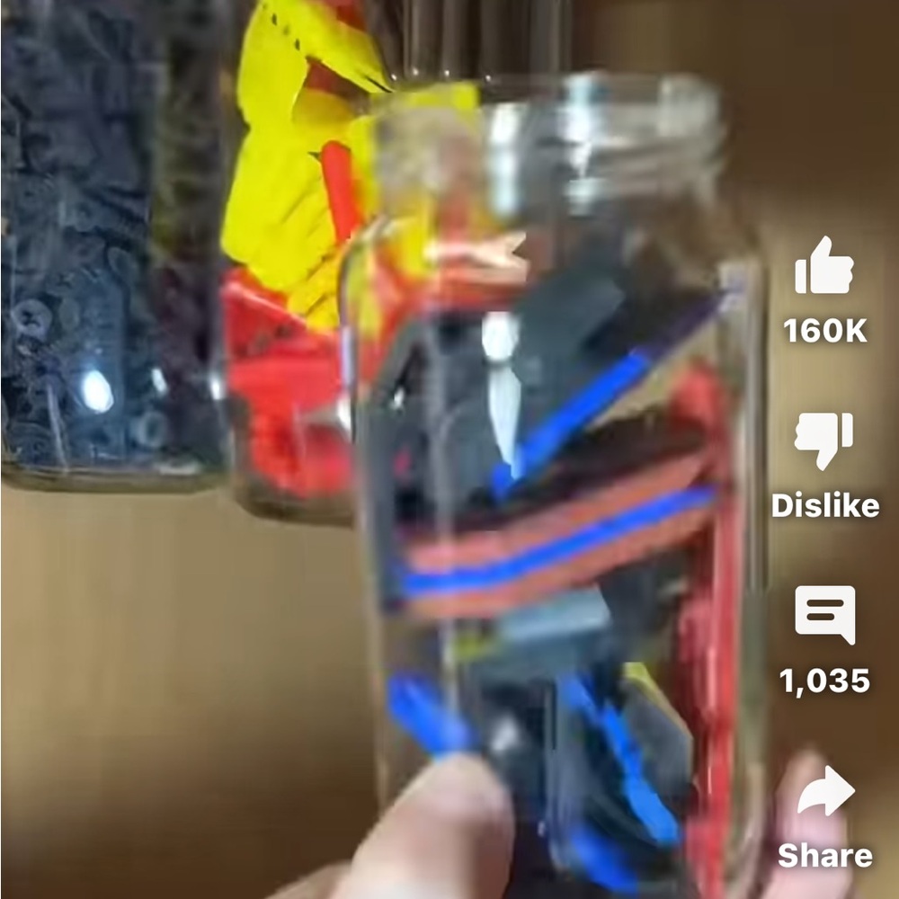 JustB bling slides size 6 gold and Tan - Picture 6 of 7